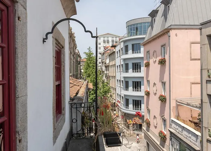 Decor - Clerigos By Host Wise