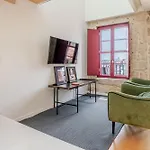 Decor - Clerigos By Host Wise