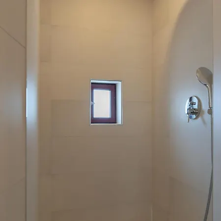 Decor - Clerigos By Host Wise