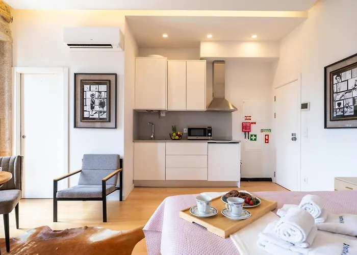 Decor - Clerigos By Host Wise