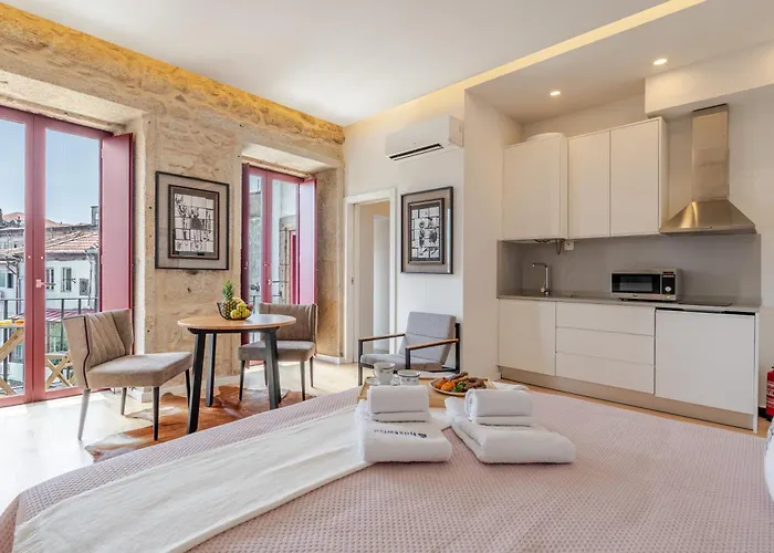 Decor - Clerigos By Host Wise *