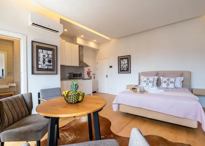 Decor - Clerigos By Host Wise *