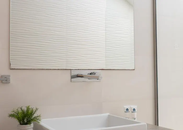 Decor - Clerigos By Host Wise Apartman