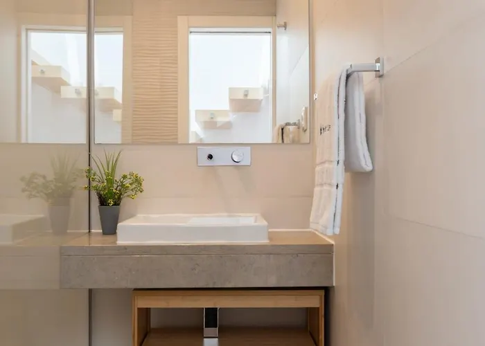 Decor - Clerigos By Host Wise *