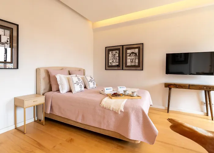 Decor - Clerigos By Host Wise *