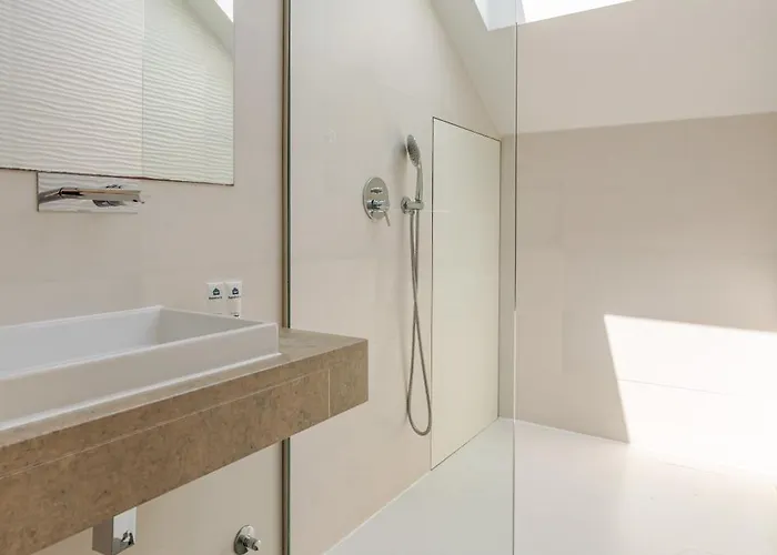 Decor - Clerigos By Host Wise *