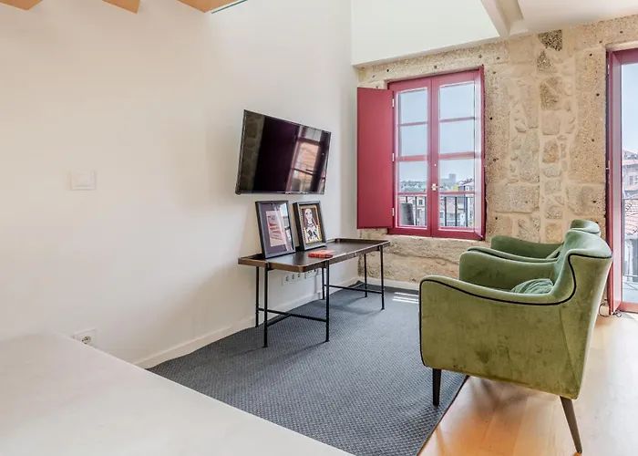 Decor - Clerigos By Host Wise