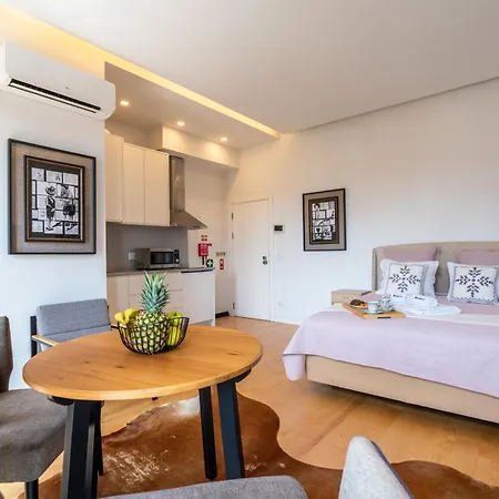 Decor - Clerigos By Host Wise *